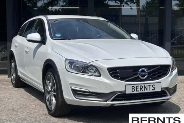 Volvo V60 Cross Country (2016) thumbnail 3
