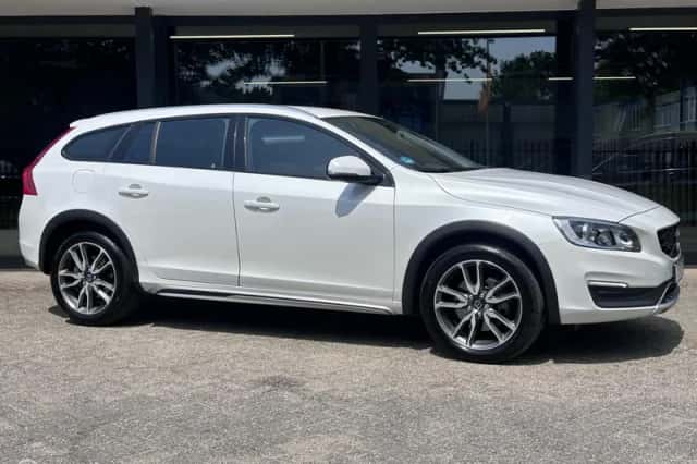 Volvo V60 Cross Country (2016) thumbnail 4