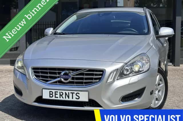 Volvo V60 (2012) thumbnail 1