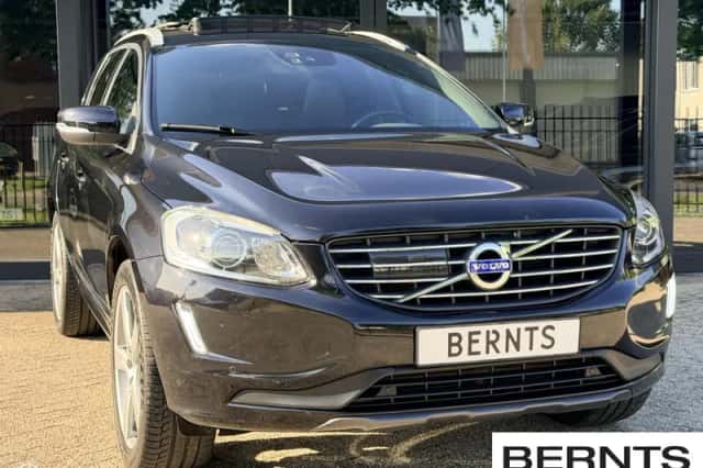 Volvo XC60 (2015) thumbnail 3