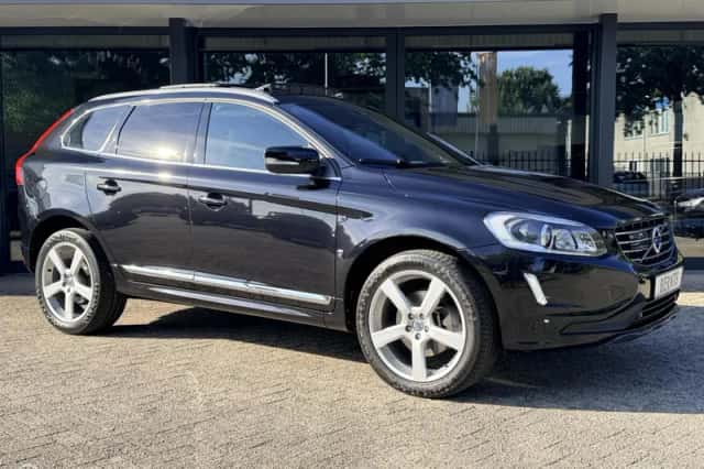 Volvo XC60 (2015) thumbnail 4