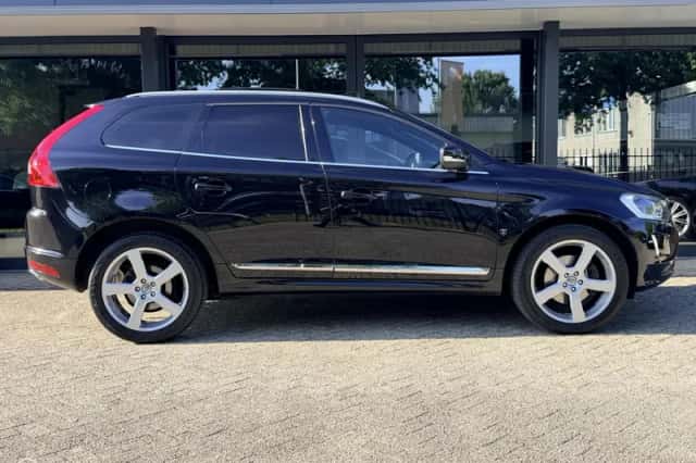 Volvo XC60 (2015) thumbnail 5