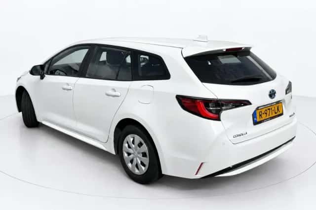Toyota Corolla (2022) thumbnail 2