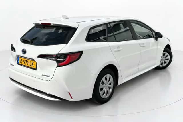 Toyota Corolla (2022) thumbnail 3