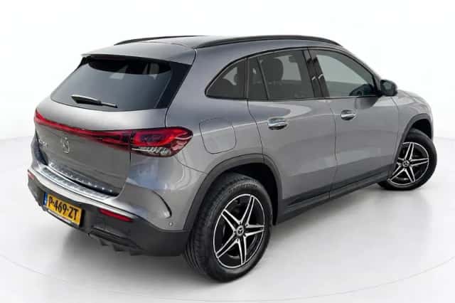 Mercedes-Benz EQA (2021) thumbnail 2
