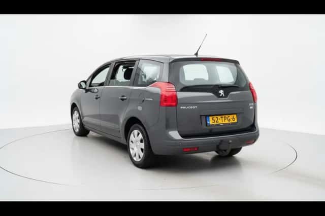 Peugeot 5008 (2012) thumbnail 2