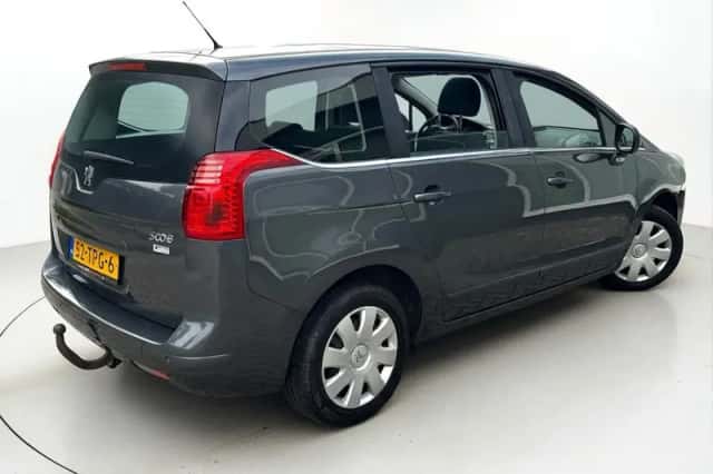 Peugeot 5008 (2012) thumbnail 3