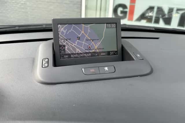 Peugeot 5008 (2012) thumbnail 5
