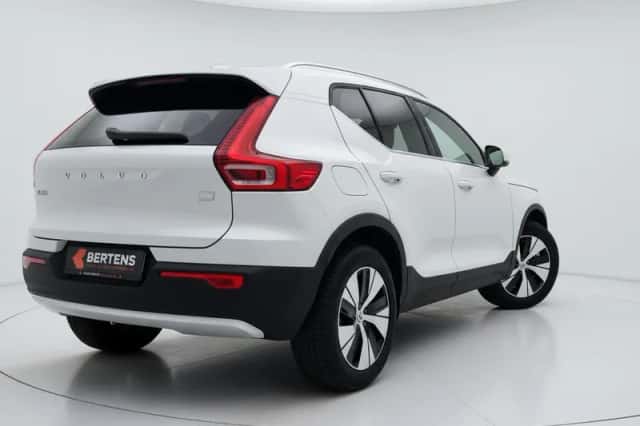 Volvo XC40 (2022) thumbnail 2