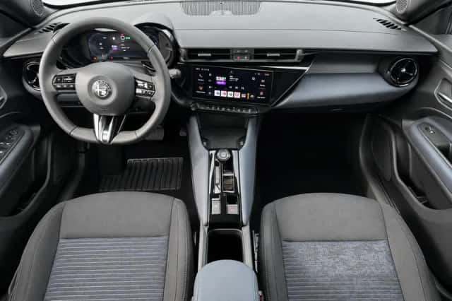 Alfa Romeo Junior (2025) thumbnail 4