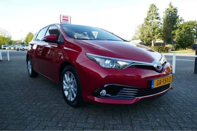 Toyota Auris (2015) thumbnail 3