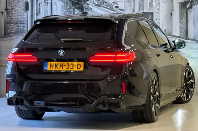 BMW i5 (2025) thumbnail 2