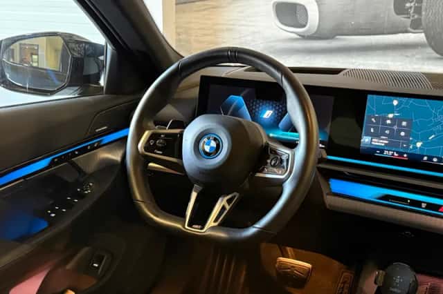 BMW i5 (2025) thumbnail 4