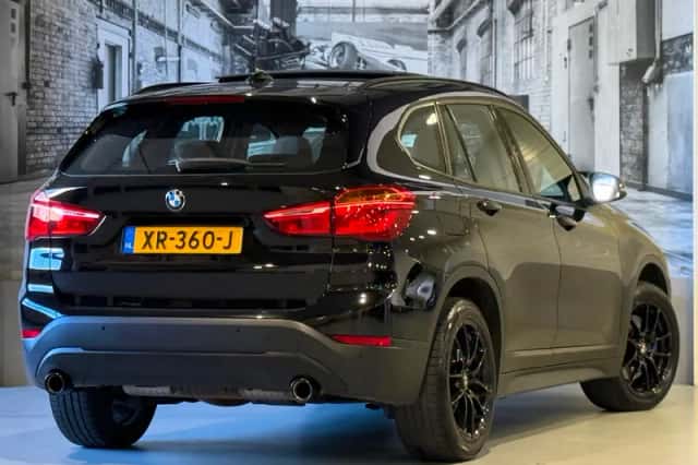 BMW X1 (2016) thumbnail 2