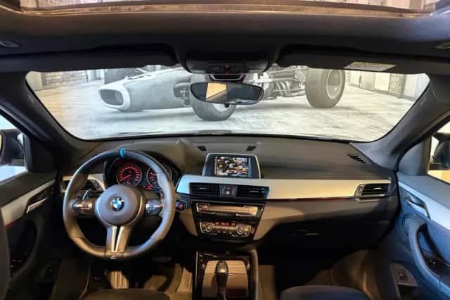BMW X1 (2016) thumbnail 3