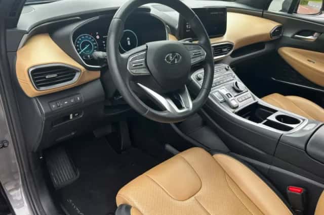 Hyundai Santa Fe (2023) thumbnail 4