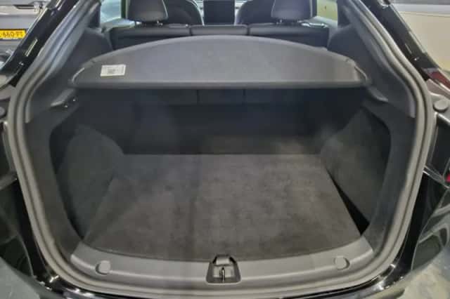 Tesla Model Y (2024) thumbnail 5