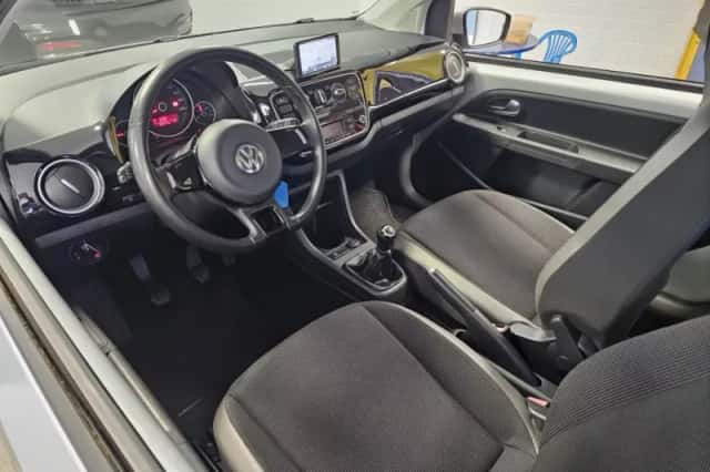 Volkswagen Up! (2013) thumbnail 2