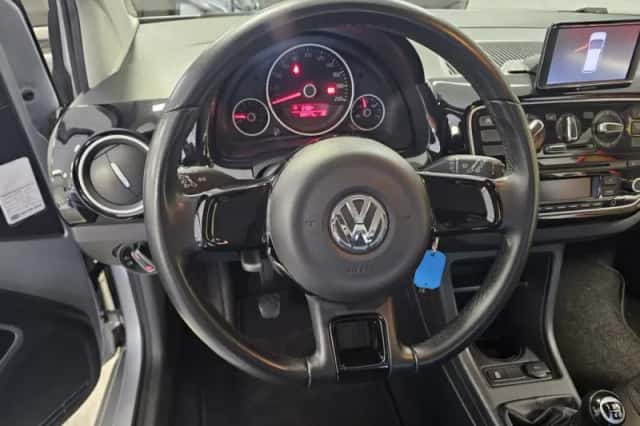 Volkswagen Up! (2013) thumbnail 5