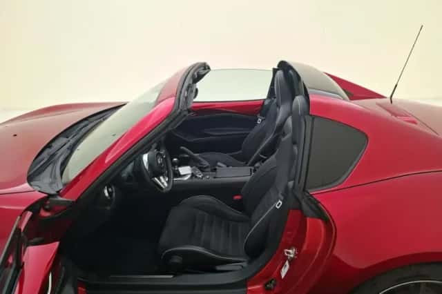 Mazda MX-5 (2022) thumbnail 3
