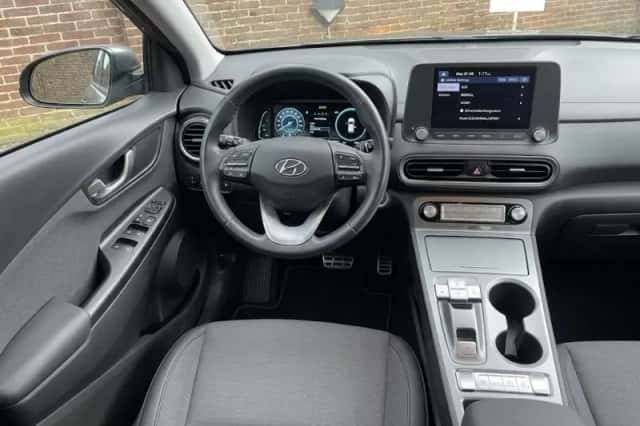 Hyundai Kona (2022) thumbnail 4