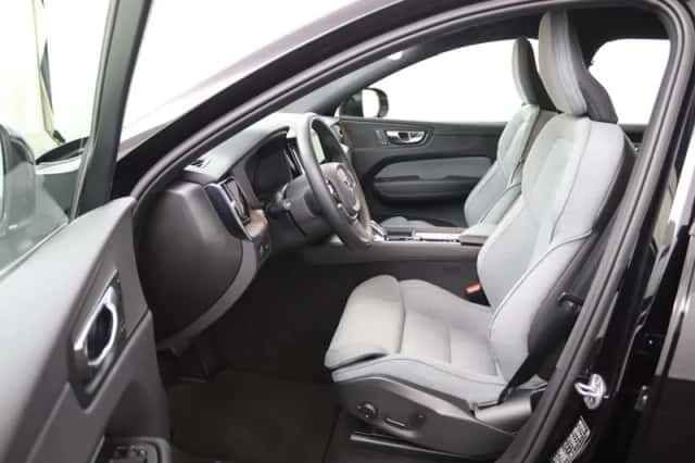 Volvo XC60 (2022) thumbnail 4