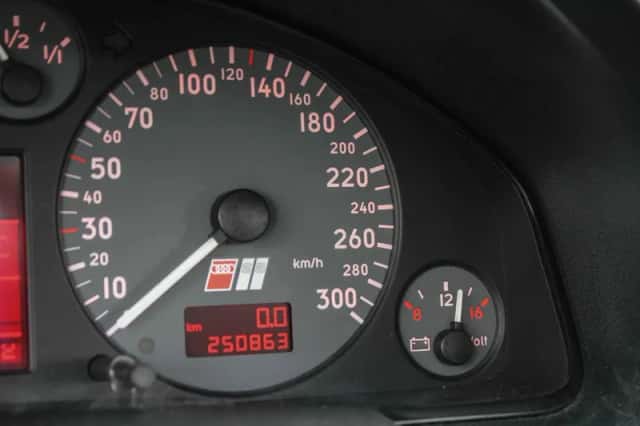 Audi A6 (2000) thumbnail 4