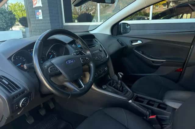 Ford Focus (2016) thumbnail 2