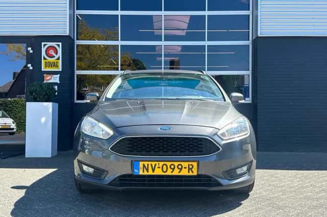 Ford Focus (2016) thumbnail 3