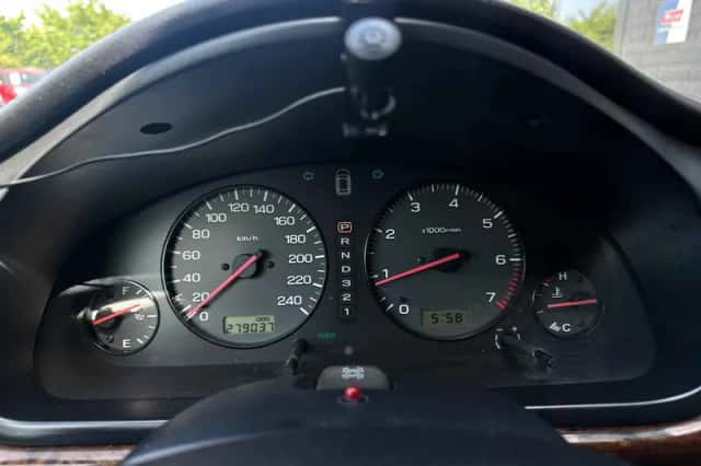 Subaru Legacy (1999) thumbnail 4