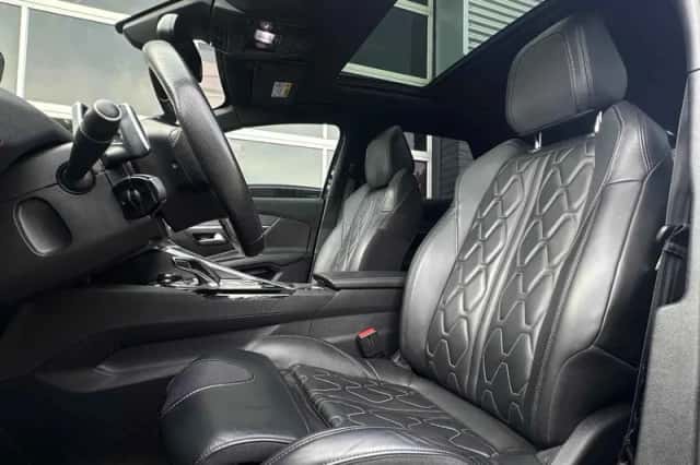 Peugeot 3008 (2018) thumbnail 4