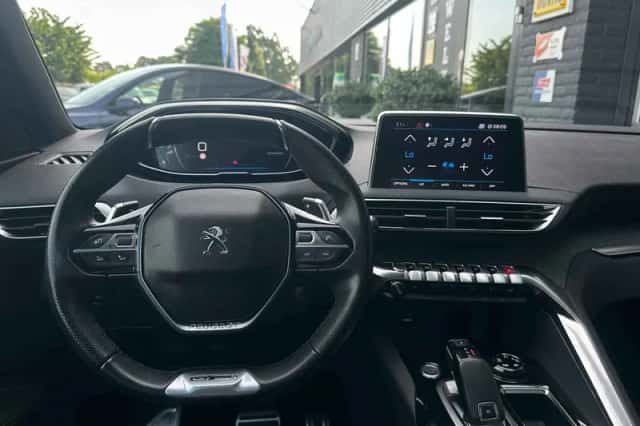 Peugeot 3008 (2018) thumbnail 6