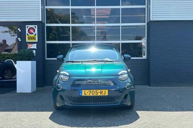 Fiat 500e (2021) thumbnail 3