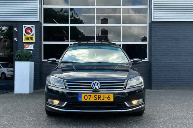 Volkswagen Passat (2011) thumbnail 3