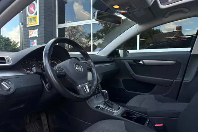 Volkswagen Passat (2011) thumbnail 4