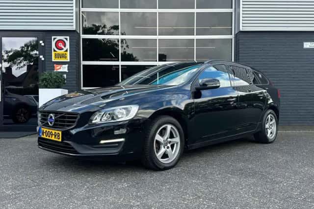 Volvo V60 (2016) thumbnail 1