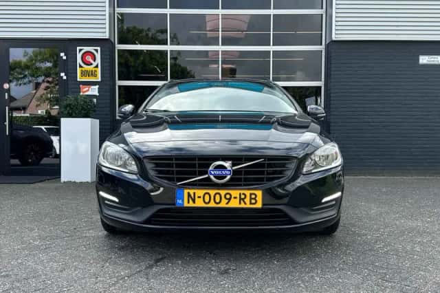 Volvo V60 (2016) thumbnail 3