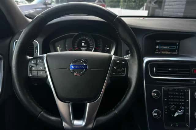 Volvo V60 (2016) thumbnail 4