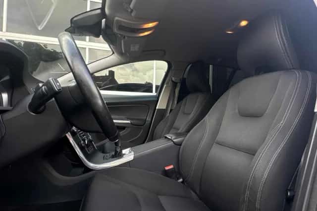 Volvo V60 (2016) thumbnail 6