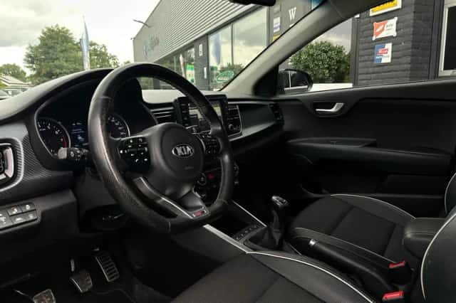 Kia Rio (2019) thumbnail 2