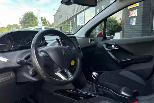 Peugeot 2008 (2019) thumbnail 2