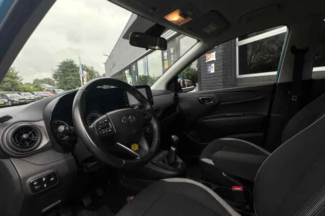 Hyundai i10 (2021) thumbnail 2