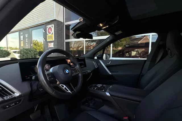 BMW iX (2025) thumbnail 2