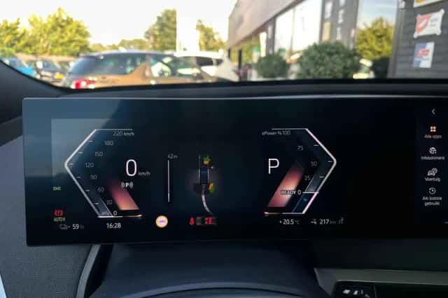BMW iX (2025) thumbnail 6