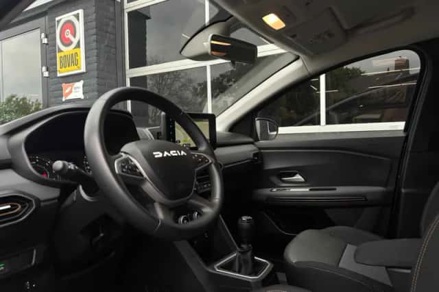Dacia Jogger (2023) thumbnail 2