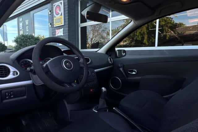 Renault Clio (2006) thumbnail 2