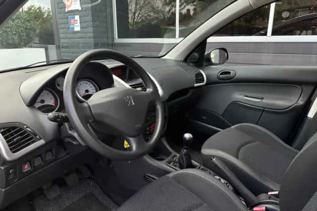 Peugeot 206 (2010) thumbnail 2