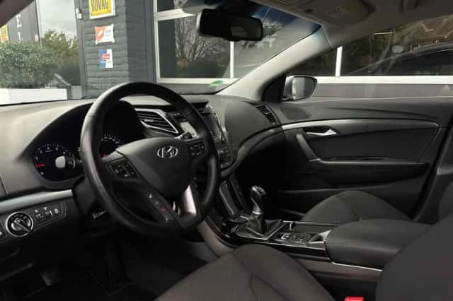 Hyundai i40 (2017) thumbnail 2