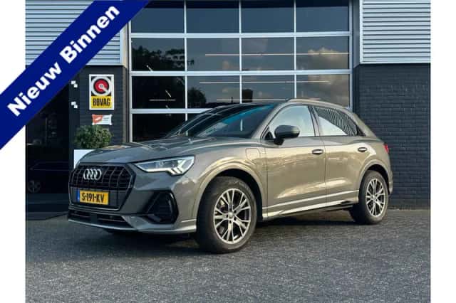 Audi Q3 (2023) thumbnail 1