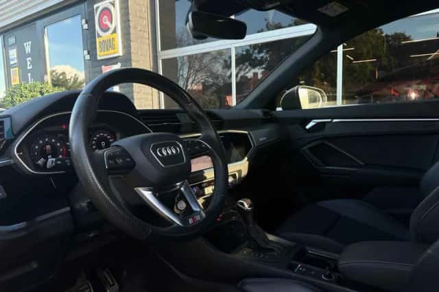 Audi Q3 (2023) thumbnail 2